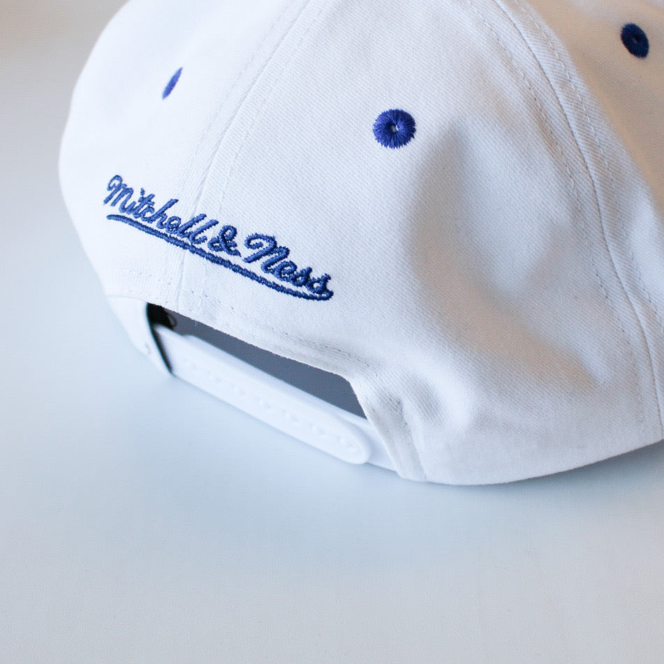 Mitchell and Ness White Cooperstown Tail Sweep Toronto Blue Jays Pro Snapback